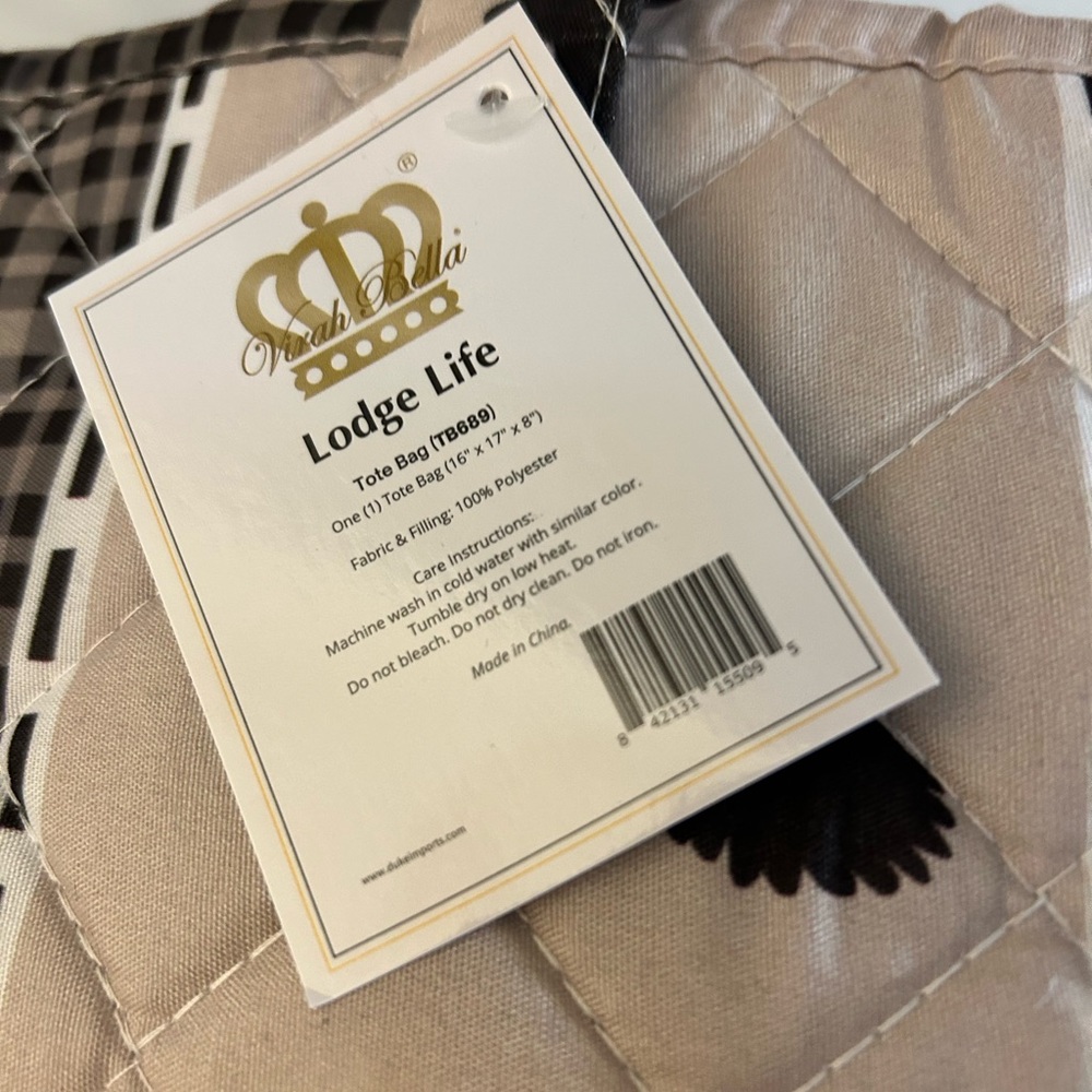 Lodge Life quilted tote bag & Virah Bella Quilted Sherpa Throw - Picture 2 of 13